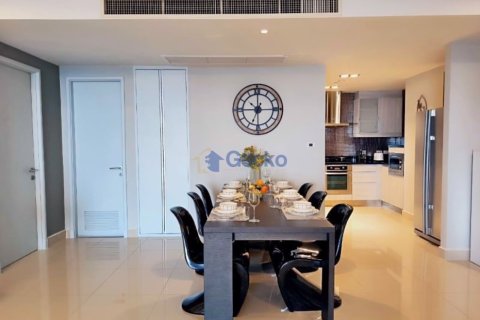 Condo in Pattaya, Thailand, 2 bedrooms  № 197329 - photo 12