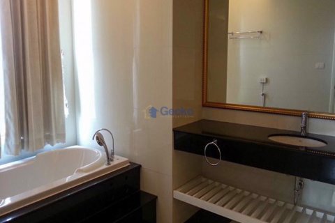 Condo in Pattaya, Thailand, 2 bedrooms  № 197329 - photo 19