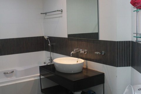 Condo in Sathon, Bangkok, Thailand, 2 bedrooms  № 162009 - photo 2