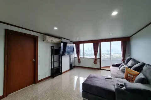 Condo in Huai Khwang, Bangkok, Thailand, 2 bedrooms  № 162010