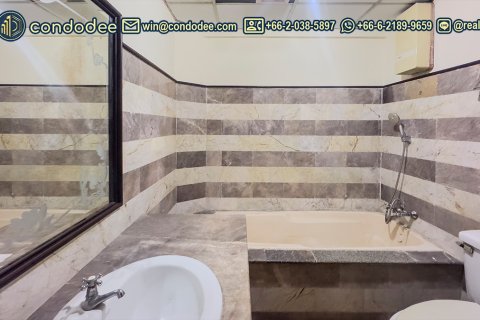 Condo à Watthana, Bangkok, Thaïlande, 2 chambres № 200549 - photo 6