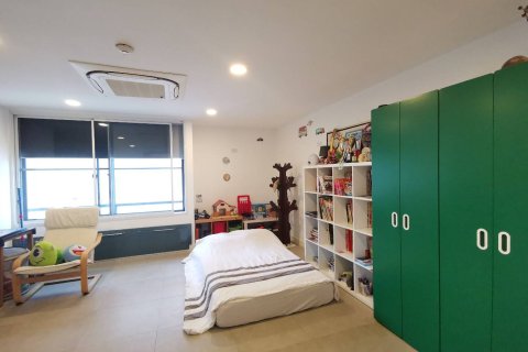 Condo à Watthana, Bangkok, Thaïlande, 3 chambres № 200548 - photo 9