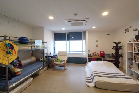 Condo à Watthana, Bangkok, Thaïlande, 3 chambres № 200548 - photo 10
