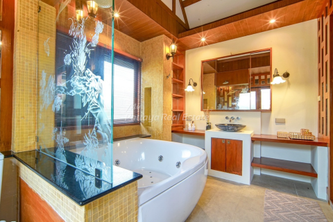 House on Jomtien Beach, Pattaya, Thailand 4 bedrooms № 146561 - photo 14