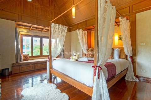 House on Jomtien Beach, Pattaya, Thailand 4 bedrooms № 146561 - photo 12