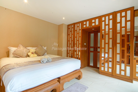 House on Jomtien Beach, Pattaya, Thailand 4 bedrooms № 146561 - photo 15