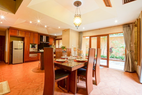 House on Jomtien Beach, Pattaya, Thailand 4 bedrooms № 146561 - photo 6