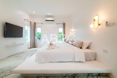 Casa de 4 dormitorios en Pattaya, Tailandia № 212090 - foto 4