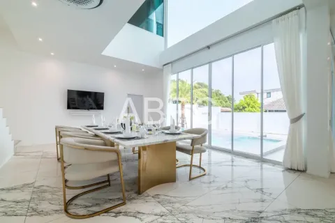 Casa de 4 dormitorios en Pattaya, Tailandia № 212090 - foto 10