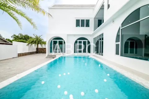 Casa de 4 dormitorios en Pattaya, Tailandia № 212090 - foto 6