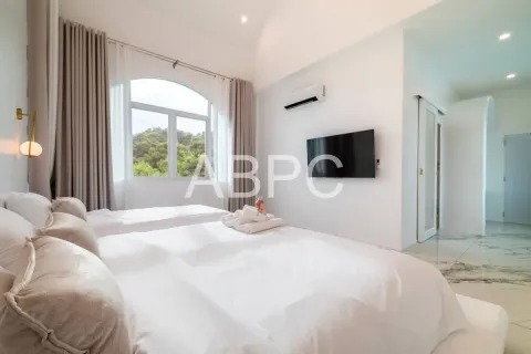 Casa de 4 dormitorios en Pattaya, Tailandia № 212090 - foto 3