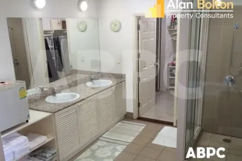 Casa de 6 dormitorios en Pattaya, Tailandia № 212089 - foto 6