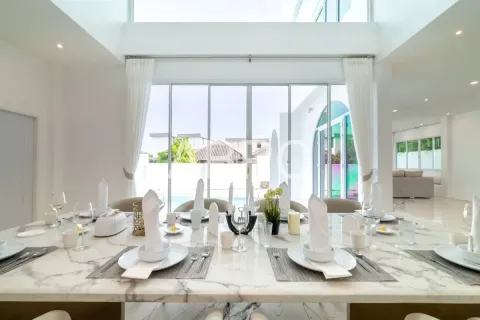 Casa de 4 dormitorios en Pattaya, Tailandia № 212091 - foto 9