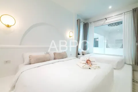 Casa de 4 dormitorios en Pattaya, Tailandia № 212091 - foto 2