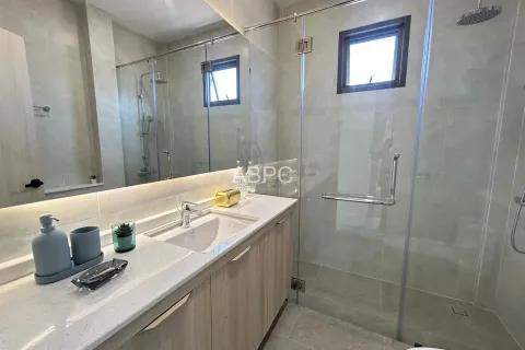 Casa de 4 dormitorios en Pattaya, Tailandia № 212087 - foto 3