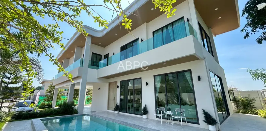 Casa de 4 dormitorios en Pattaya, Tailandia № 212087