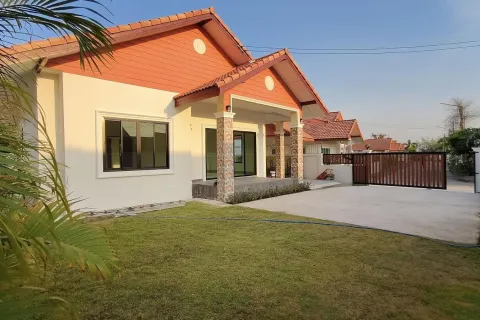 House in Pattaya, Thailand 3 bedrooms № 155583 - photo 1