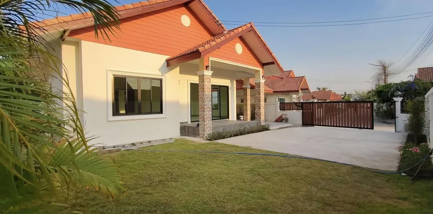 House in Pattaya, Thailand 3 bedrooms № 155583