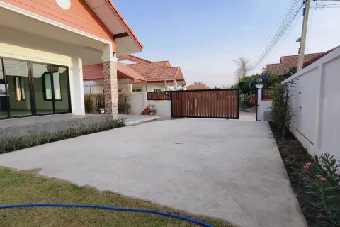 House in Pattaya, Thailand 3 bedrooms № 155583 - photo 2