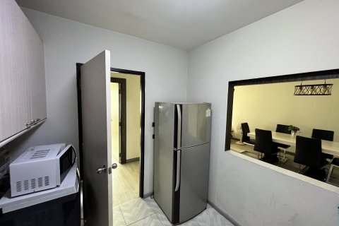 Condo à Watthana, Bangkok, Thaïlande, 3 chambres  № 139616 - photo 10