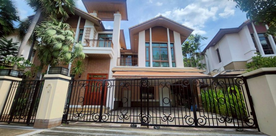 Дом в Ваттхане, Бангкок, Таиланд с 4 спальнями  № 151776