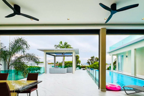 House in Bang Lamung, Thailand 10 bedrooms № 180311