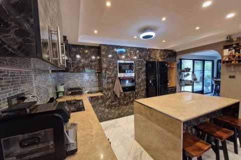 Villa in Pattaya, Thailand 5 Schlafzimmer № 233432 - Foto 8