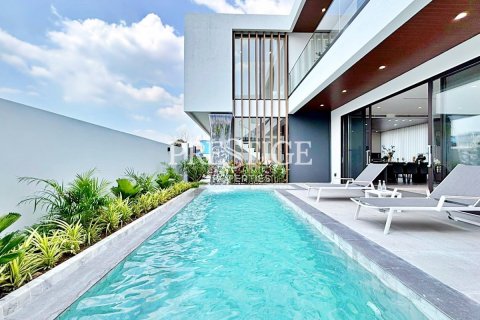 House in Pattaya, Thailand 4 bedrooms № 198205 - photo 2