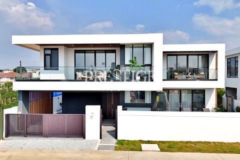 House in Pattaya, Thailand 4 bedrooms № 198205 - photo 25
