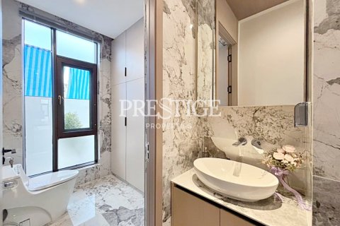 House in Pattaya, Thailand 4 bedrooms № 198205 - photo 22