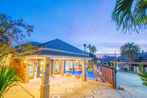 Дом в Банг Ламунге, Таиланд с 4 спальнями  № 150994 - фото 2