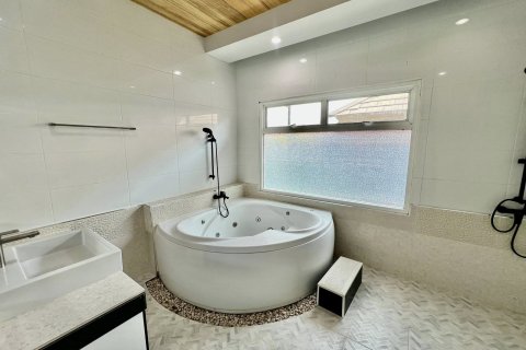 Дом в Банг Ламунге, Таиланд с 4 спальнями  № 150994 - фото 14