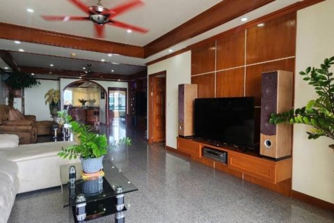 Condo in Bang Lamung, Thailand, 2 bedrooms  № 114406 - photo 1
