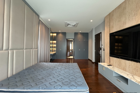 House in Bangkok, Thailand 4 bedrooms № 189141