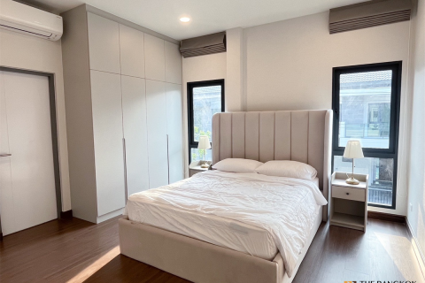 House in Bangkok, Thailand 5 bedrooms № 189138