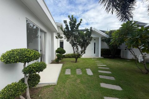 Villa in Hua Hin, Thailand 3 bedrooms № 233979 - photo 2