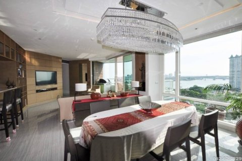 Кондоминиум с 3 спальнями в Бангкоке, Таиланд № 149697 - фото 1