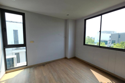 Townhouse in Bangkok, Thailand 7 bedrooms № 189688 - photo 7
