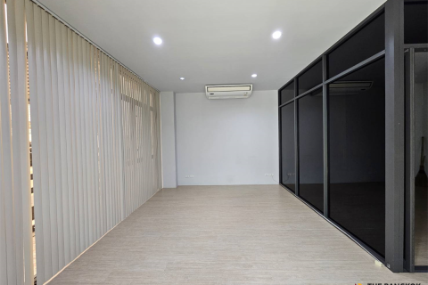 Townhouse in Bangkok, Thailand 7 bedrooms № 189688 - photo 5