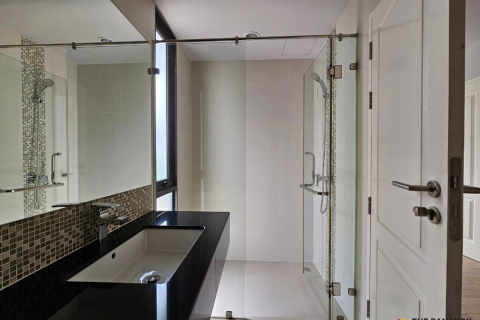 Townhouse in Bangkok, Thailand 7 bedrooms № 189688 - photo 3