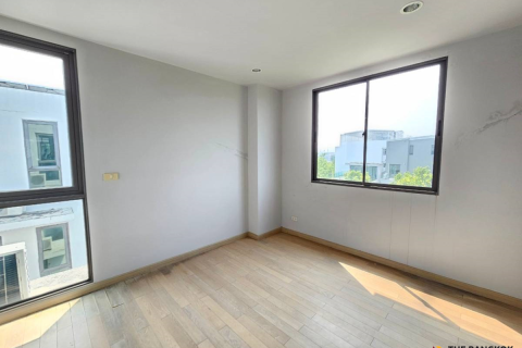 Townhouse in Bangkok, Thailand 7 bedrooms № 189688 - photo 9