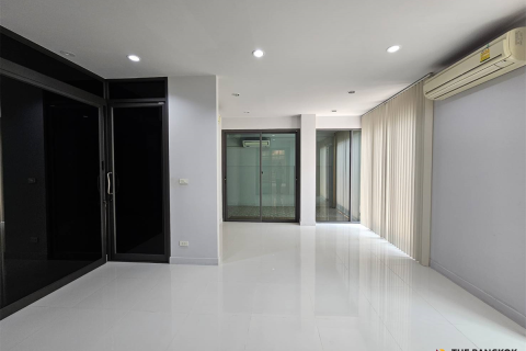 Townhouse in Bangkok, Thailand 7 bedrooms № 189688 - photo 8