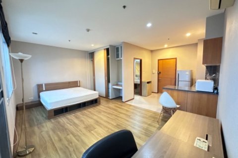 Studio dans le Condo à Khlong San, Bangkok, Thaïlande  № 160686 - photo 3