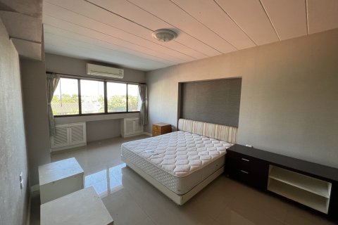 Condo in Watthana, Bangkok, Thailand, 2 bedrooms № 160684 - photo 4