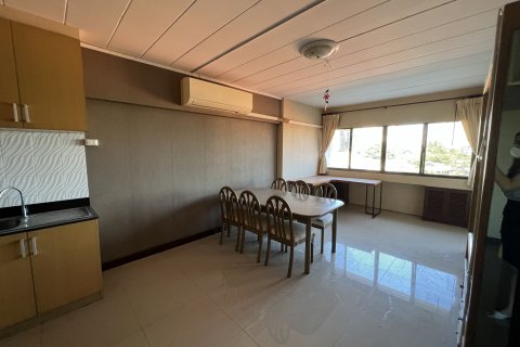 Condo in Watthana, Bangkok, Thailand, 2 bedrooms № 160684 - photo 2