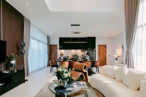 House in Bang Lamung, Thailand 4 bedrooms № 55081 - photo 10