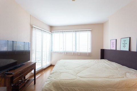 Condo in Huai Khwang, Bangkok, Thailand, 2 bedrooms № 136849 - photo 4