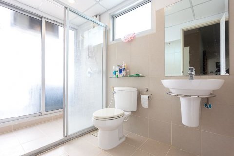 Condo in Huai Khwang, Bangkok, Thailand, 2 bedrooms № 136849 - photo 5