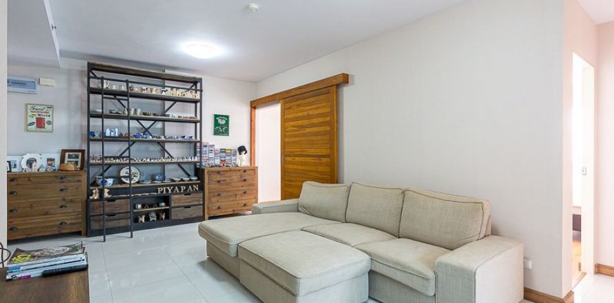 Condo in Huai Khwang, Bangkok, Thailand, 2 bedrooms № 136849