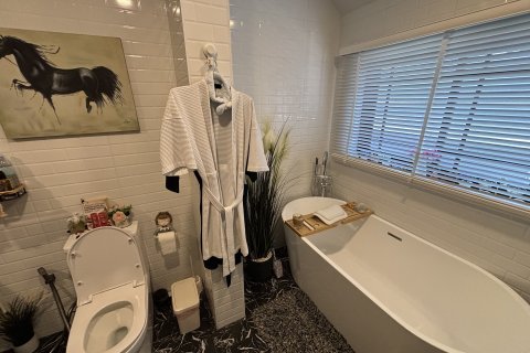 Villa in Hua Hin, Thailand 3 bedrooms № 164161 - photo 10